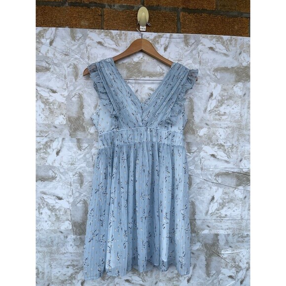 AVANTLOOK V-Neck Floral Printed Button
Front Dress size small - Picture 10 of 12